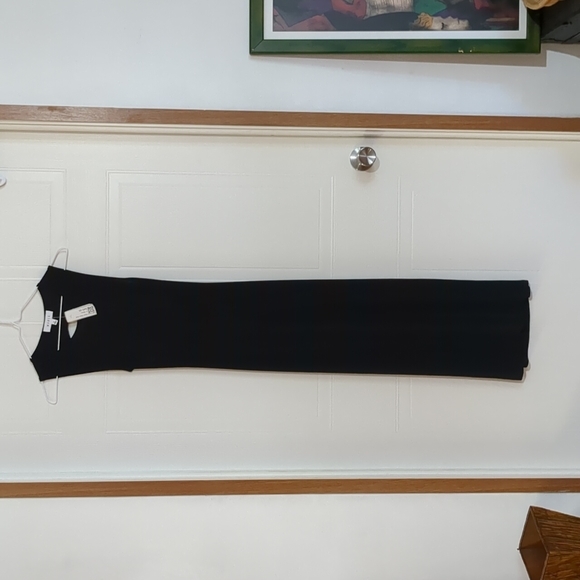 Mable Dresses & Skirts - Mable midi dress size S color black